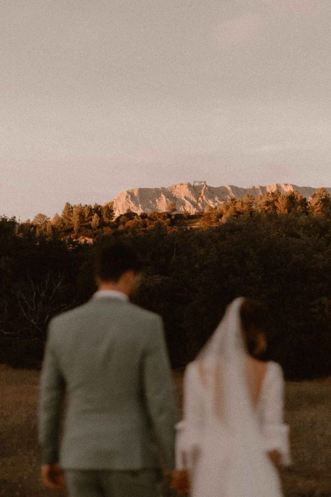 The newlyweds facing Mont Sainte-Victoire at sunset