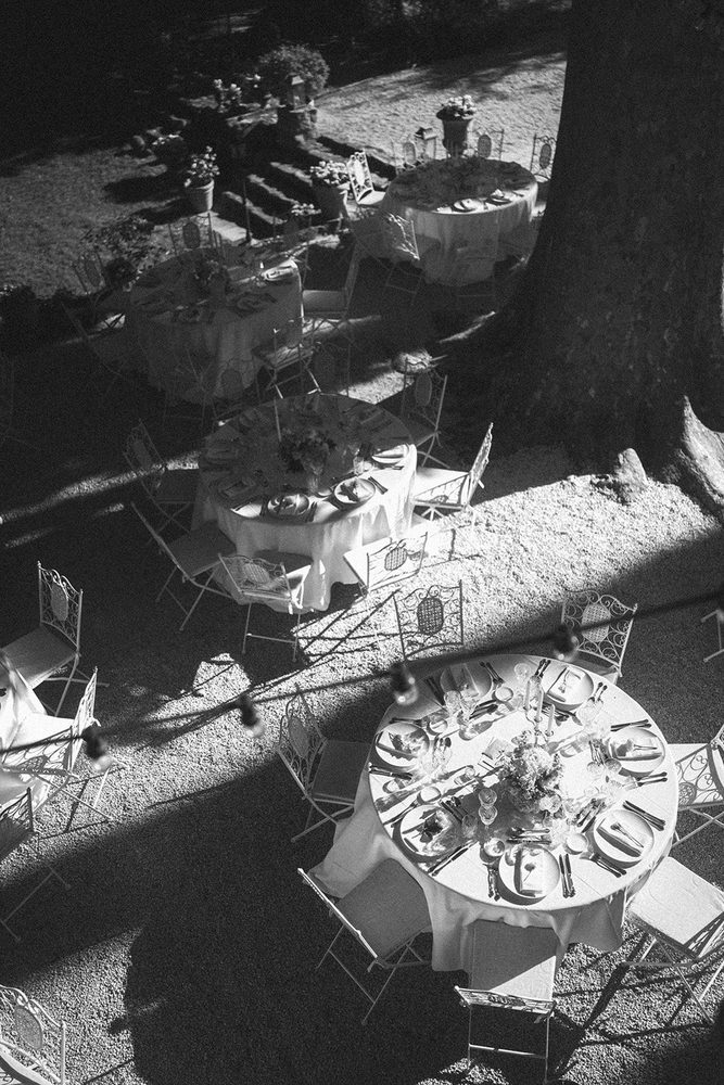 Tables laid, seen from the balcony, in black and white